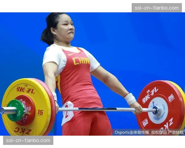 邓薇退役仪式在国家训练馆举行,三代举重人同框见证